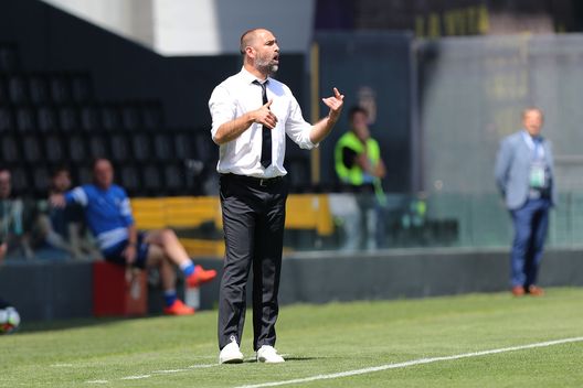 UDINE, ITALY - MAY 06: Igor Tudor head coach of Udinese Calcio gestures during the serie A match between Udinese Calcio and FC Internazionale at Stadio Friuli on May 6, 2018 in Udine, Italy. (Photo by Gabriele Maltinti/Getty Images) UDINE, ITALY - MAY 06: Igor Tudor head coach of Udinese Calcio gestures during the serie A match between Udinese Calcio and FC Internazionale at Stadio Friuli on May 6, 2018 in Udine, Italy. (Photo by Gabriele Maltinti/Getty Images)