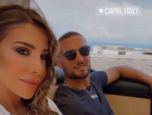 Wedding day con scollatura hot per Enza D’Ambrosio: col marito alle nozze Fantini-Valli- immagine 2