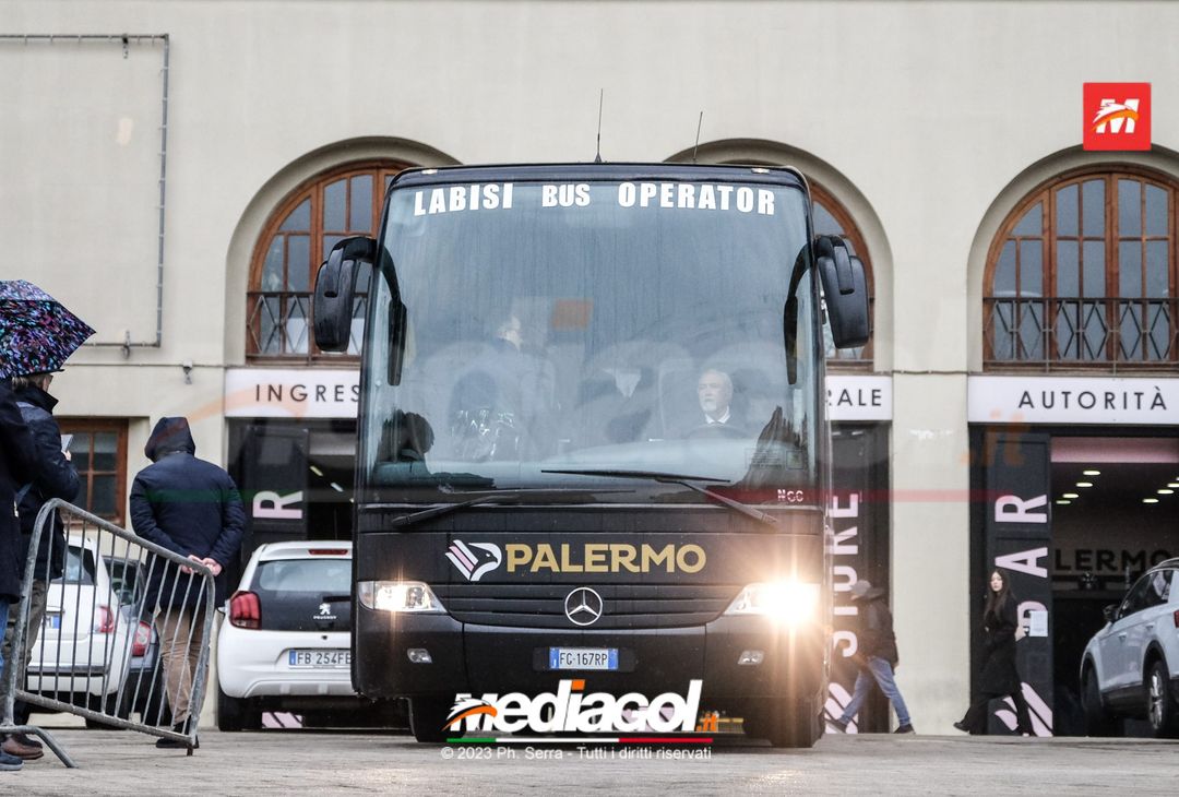 FOTO Genoa-Palermo, i rosanero in partenza dallo stadio “Renzo Barbera” (Gallery) - immagine 41