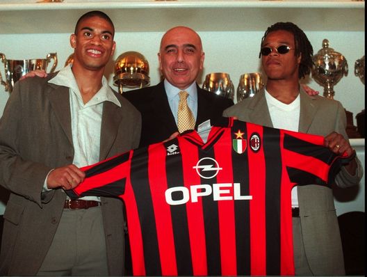 Michael Reiziger ed Edgar Davids, nell'estate 1996, con Adriano Galliani: due 'flop' del Milan di Oscar Tabarez Michael Reiziger ed Edgar Davids, nell'estate 1996, con Adriano Galliani: due 'flop' del Milan di Oscar Tabarez