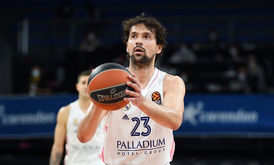 ISTANBUL, TURKEY - MAY 04: Sergio Llull, #23 of Real Madrid in action during the 2020/2021 Turkish Airlines Euroleague Play Off Game 5 between Anadolu Efes Istanbul and Real Madrid at Sinan Erdem Dome on May 04, 2021 in Istanbul, Turkey. (Photo by Aykut Akici/Euroleague Basketball via Getty Images) ISTANBUL, TURKEY - MAY 04: Sergio Llull, #23 of Real Madrid in action during the 2020/2021 Turkish Airlines Euroleague Play Off Game 5 between Anadolu Efes Istanbul and Real Madrid at Sinan Erdem Dome on May 04, 2021 in Istanbul, Turkey. (Photo by Aykut Akici/Euroleague Basketball via Getty Images)