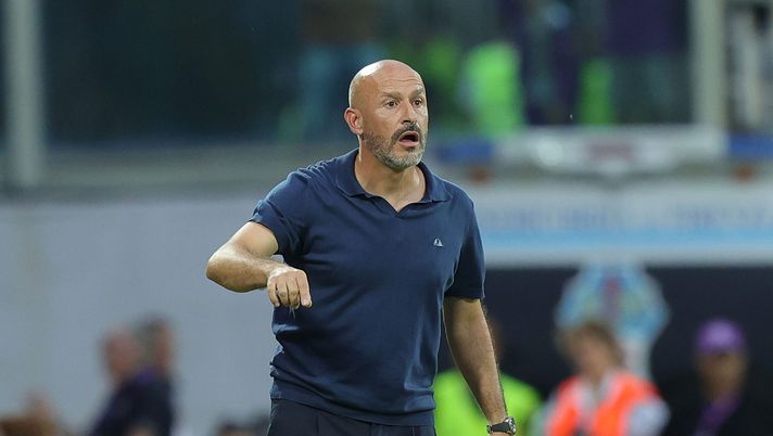 FLORENCE, ITALY - SEPTEMBER 08: Vincenzo Italiano manager of ACF Fiorentina gestures during the UEFA Europa Conference League group A match between ACF Fiorentina and RÄ«gas Futbola skola at Stadio Artemio Franchi on September 8, 2022 in Florence, Italy (Photo by Gabriele Maltinti/Getty Images) Il mea culpa di Italiano: questa squadra non segna più - immagine 1