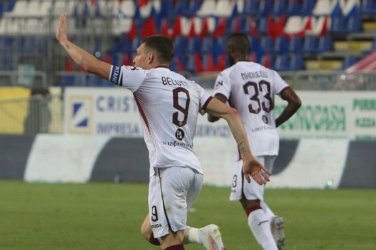  CAGLIARI, ITALY - JUNE 27: Andrea Belotti of Torino celebrates his goal 3-2 during the Serie A match between Cagliari Calcio and Torino FC at Sardegna Arena on June 27, 2020 in Cagliari, Italy. (Photo by Enrico Locci/Getty Images) 