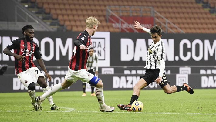 MILAN, ITALY - JANUARY 06: Paulo Dybala of Juventus in action against Franck Kessie (L) and Simon Thorup Kjaer (R) during the Serie A match between AC Milan and Juventus at Stadio Giuseppe Meazza on January 06, 2021 in Milan, Italy. Sporting stadiums around Italy remain under strict restrictions due to the coronavirus pandemic as government social distancing laws prohibit fans inside venues resulting in games being played behind closed doors. (Photo by Daniele Badolato - Juventus FC/Juventus FC via Getty Images) Anellucci: “Dybala? Non vedo il Milan in grado di affondare il colpo” - immagine 1