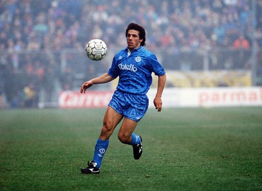 FOTO Il simpatico scatto di Zola su Instagram è un nuovo omaggio a Maradona- immagine 2