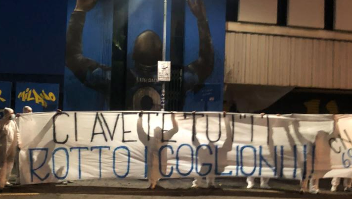 Lukaku, il messaggio della Curva Nord: “Ti sei dimostrato come tutti gli altri” Lukaku, il messaggio della Curva Nord: “Ti sei dimostrato come tutti gli altri”