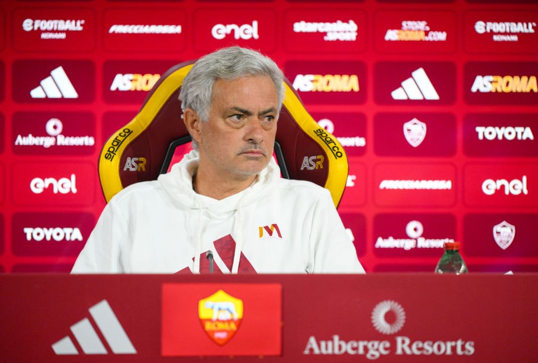 Trigoria, la conferenza stampa di Mourinho prima di Juventus-Roma – FOTO GALLERY - immagine 9