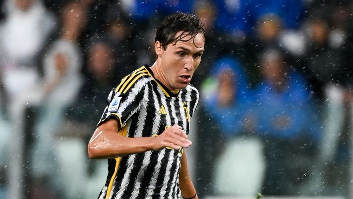 TURIN, ITALY - AUGUST 27: Federico Chiesa of Juventus during the Serie A TIM match between Juventus and Bologna FC at Allianz Stadium on August 27, 2023 in Turin, Italy. (Photo by Daniele Badolato - Juventus FC/Juventus FC via Getty Images) DAI CAMPI – Chiesa e Skorupski in gruppo! Zaccagni, Carnesecchi, Dybala, Lazovic, Ikoné, Natan… - immagine 1