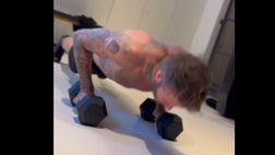 VIDEO / Beckham è sempre un bel vedere: ecco le flessioni per tenersi in forma