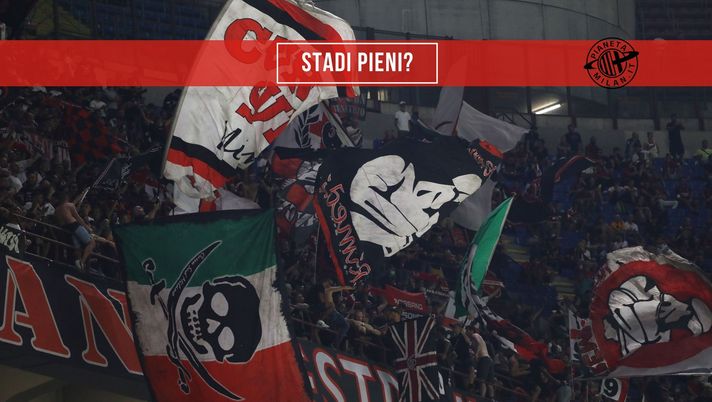 I tifosi del Milan allo stadio di 'San Siro' in occasione di una partita casalinga della Serie A 2021-2022 | AC Milan News (Getty Images)