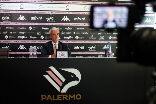 Il presidente del Palermo, Dario Mirri, in conferenza stampa (Credit Palermo FC, 2021) Palermo