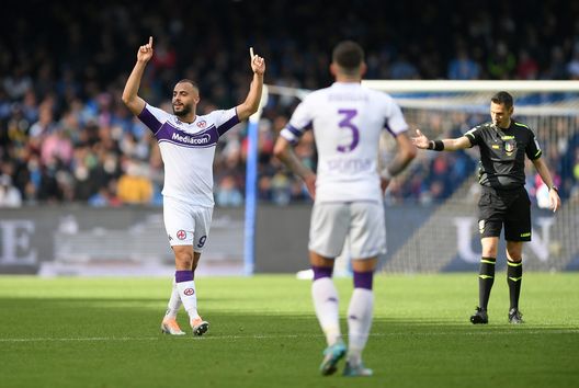NAPLES, ITALY - APRIL 10: Arthur Cabral of Fiorentina celebrates after scoring their sides third goal during the Serie A match between SSC Napoli and ACF Fiorentina at Stadio Diego Armando Maradona on April 10, 2022 in Naples, Italy. (Photo by Francesco Pecoraro/Getty Images) NAPLES, ITALY - APRIL 10: Arthur Cabral of Fiorentina celebrates after scoring their sides third goal during the Serie A match between SSC Napoli and ACF Fiorentina at Stadio Diego Armando Maradona on April 10, 2022 in Naples, Italy. (Photo by Francesco Pecoraro/Getty Images)