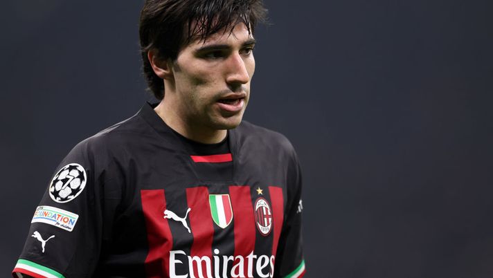 MILAN, ITALY - FEBRUARY 14: Sandro Tonali of AC Milan during the UEFA Champions League round of 16 leg one match between AC Milan and Tottenham Hotspur at Giuseppe Meazza Stadium on February 14, 2023 in Milan, Italy. (Photo by Catherine Ivill/Getty Images) LIVE – Assist Leghe Fantacalcio: +1 per Tonali, la decisione su Bennacer - immagine 1