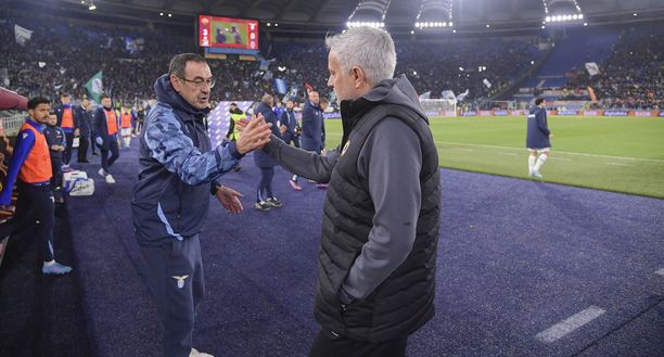 Sarri: “Lasciate stare Mourinho, è un animale da spettacolo: simpatia straordinaria”- immagine 2