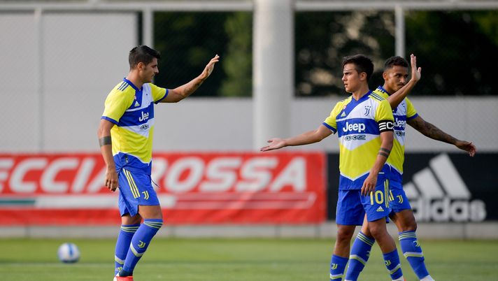 TURIN, ITALY - AUGUST 19: Juventus player Alvaro Morata celebrates 2-0 goal with Paulo Dybala during the pre-season friendly match between Juventus and Juventus U23 at JTC on August 19, 2021 in Turin, Italy. (Photo by Daniele Badolato - Juventus FC/Juventus FC via Getty Images) 