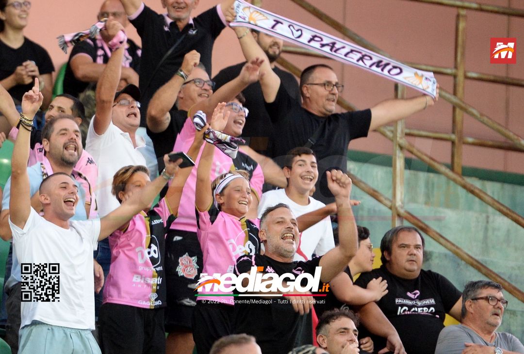 FOTOTIFO, Palermo-Perugia 2-0: i tifosi allo stadio Renzo Barbera (Gallery) - immagine 38