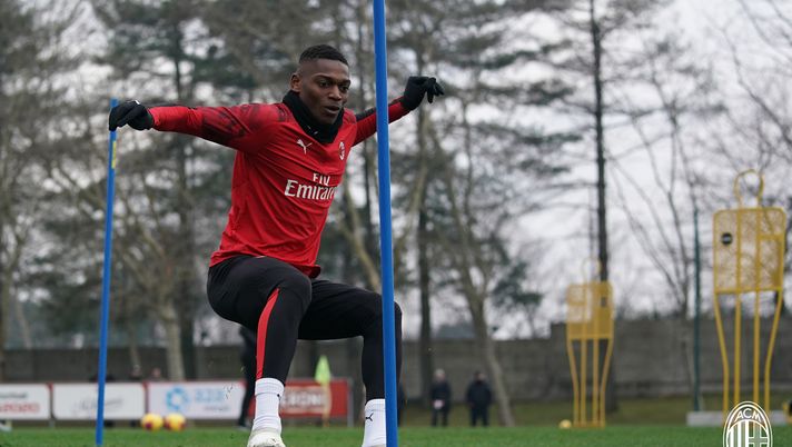 Rafael Leao, in allenamento con il Milan a Milanello (credits: acmilan.com) 