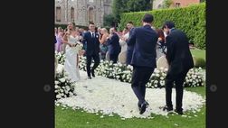 VIDEO / L’applauso degli invitati ad Agus e Lautaro dopo il loro si