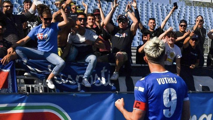 Il Novara torna subito in C con la coppia gol Gonzalez-Vuthaj. Ora De Franceschi… - immagine 1