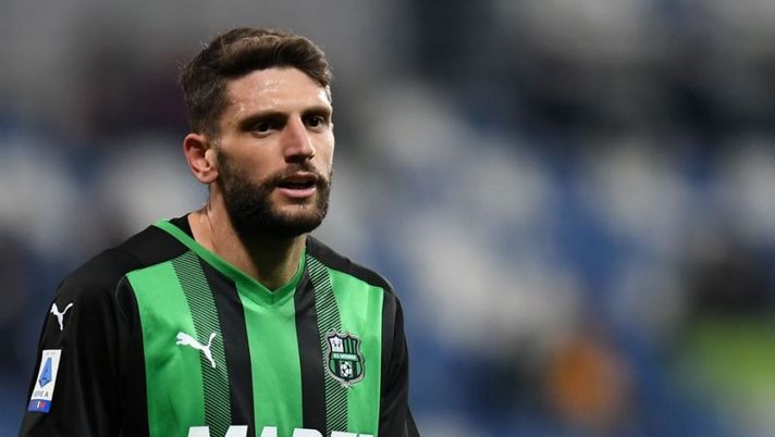 REGGIO NELL'EMILIA, ITALY - DECEMBER 22: Domenico Berardi of US Sassuolo looks on during the Serie A match between US Sassuolo and Bologna FC at Mapei Stadium - Citta' del Tricolore on December 22, 2021 in Reggio nell'Emilia, Italy. (Photo by Alessandro Sabattini/Getty Images) Sassuolo, dal rientro di Berardi alla gestione di Traoré e Raspadori: la probabile formazione - immagine 1
