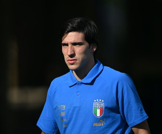 Sandro Tonali (centrocampista AC Milan) qui a Coverciano con l'Italia | Milan News (Getty Images) Sandro Tonali AC Milan Italia