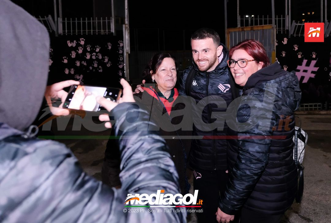 FOTO Ascoli-Palermo, i rosanero in partenza dallo stadio “Renzo Barbera” (Gallery) - immagine 29