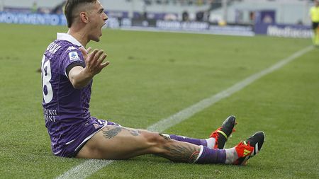 FLORENCE, ITALY - FEBRUARY 11: Lucas Martinez Quarta of ACF Fiorentina celebrates after scoring a goal during the Serie A TIM match between ACF Fiorentina and Frosinone Calcio - Serie A TIM at Stadio Artemio Franchi on February 11, 2024 in Florence, Italy. (Photo by Gabriele Maltinti/Getty Images)