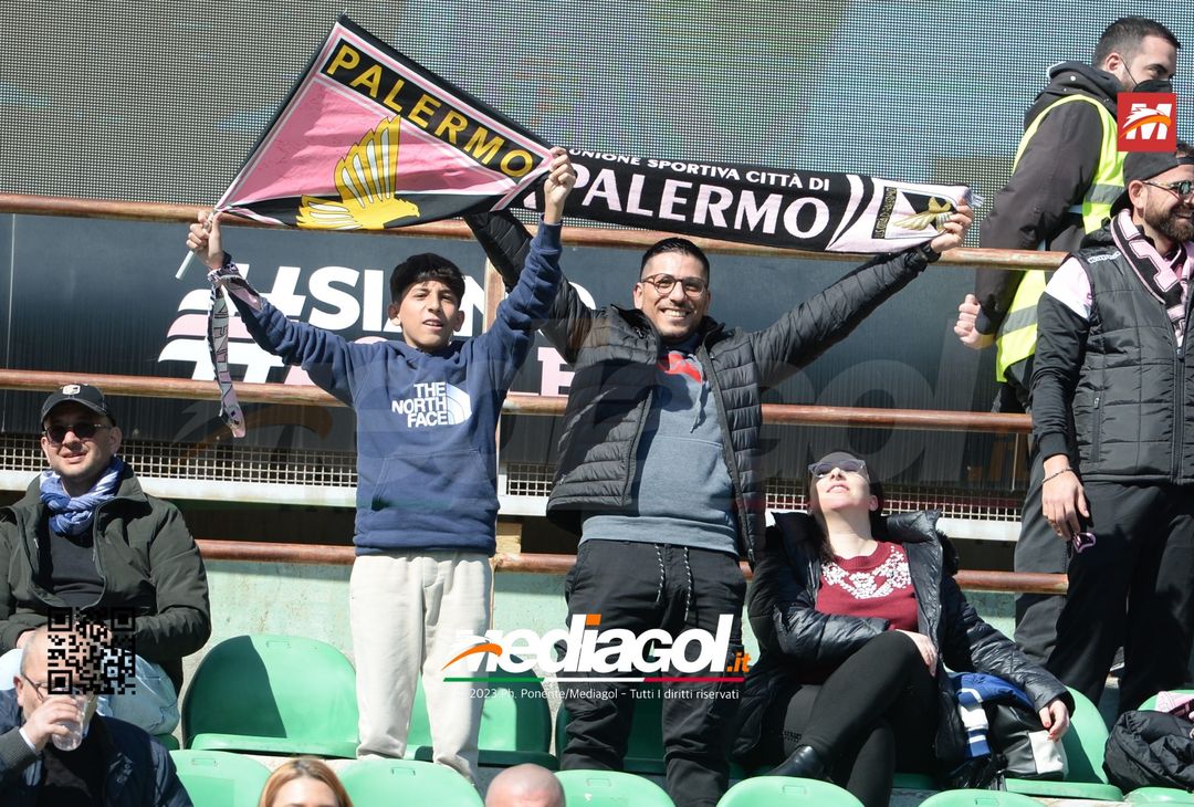 FOTOTIFO Palermo-Frosinone 1-1, i tifosi allo Stadio “Renzo Barbera” (Gallery) - immagine 72