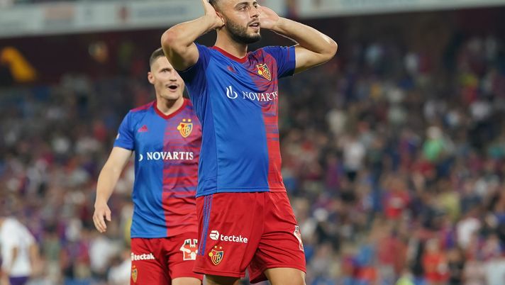 BASEL, SWITZERLAND - AUGUST 12: Arthur Mendonca Cabral of FC Basel celebrates after scoring their side`s third goal during the UEFA Conference League Third Qualifying Round Leg Two match between FC Basel and Ujpest at St. Jakob-Park on August 12, 2021 in Basel, Switzerland. (Photo by Christian Kaspar-Bartke/Getty Images) Arthur Cabral, nuovo calciatore della Fiorentina (getty images)