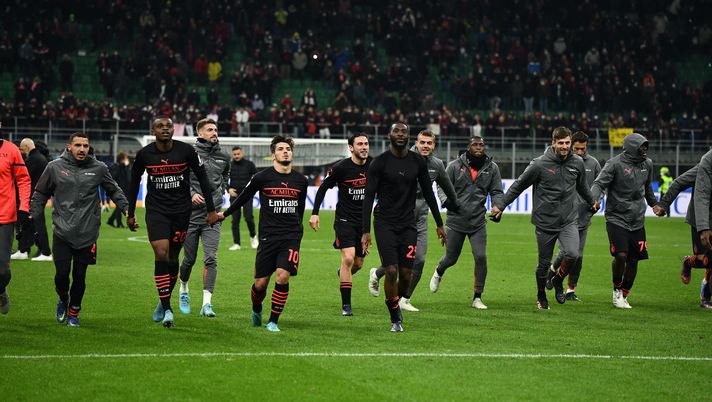 L'esultanza dei giocatori rossoneri per il successo in Milan-Empoli 1-0 (Serie A 2021-2022) | AC Milan News (Getty Images) Milan-Empoli 1-0 Serie A 2021-2022