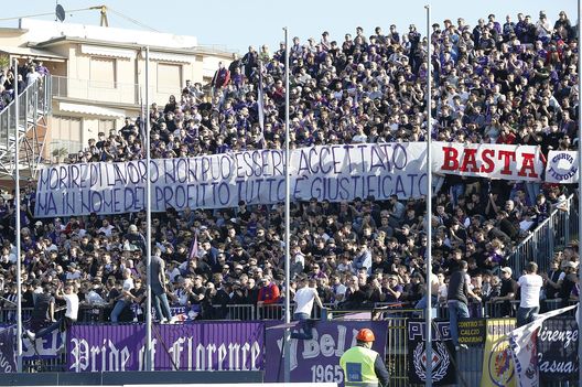 Crollo di Via Mariti, lo striscione a Empoli: “Basta morti sul lavoro”- immagine 2