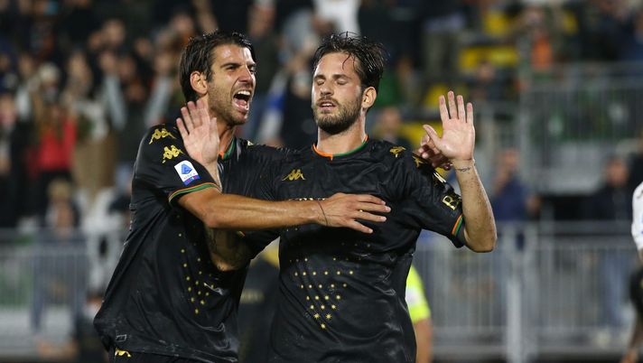 VENEZIA, ITALY - SEPTEMBER 27: Mattia Aramu of Venezia celebrates the equalizing goal during the Serie A match between Venezia FC and Torino FC at Stadio Pierluigi Penzo on September 27, 2021 in Venezia, Italy. (Photo by Maurizio Lagana/Getty Images) VENEZIA, ITALY - SEPTEMBER 27: Mattia Aramu of Venezia celebrates the equalizing goal during the Serie A match between Venezia FC and Torino FC at Stadio Pierluigi Penzo on September 27, 2021 in Venezia, Italy. (Photo by Maurizio Lagana/Getty Images)