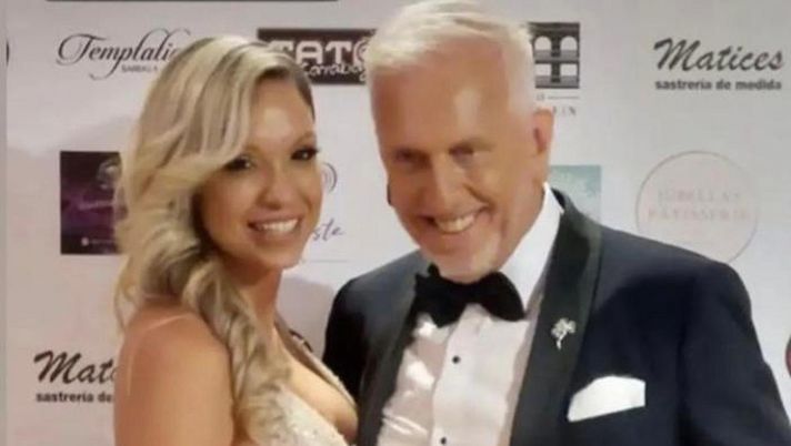 Papà Nara sposa la fidanzata dopo due mesi: assenti le figlie Zaira e Wanda - immagine 1