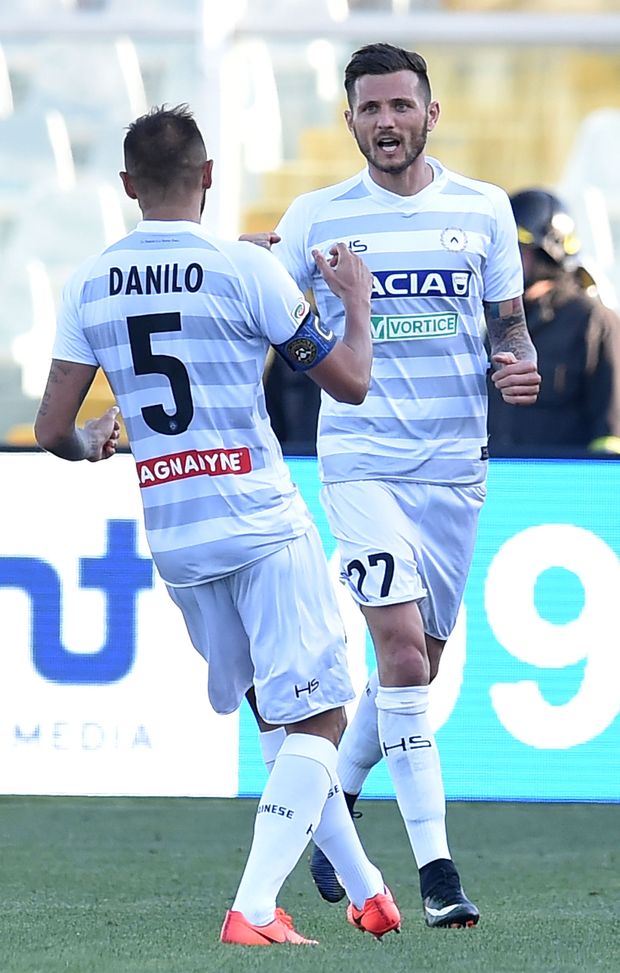 PESCARA, ITALY - MARCH 12: Cyril Thereau of Udinese Calcio celebrates after scoring the goal 0-3 during the Serie A match between Pescara Calcio and Udinese Calcio at Adriatico Stadium on March 12, 2017 in Pescara, Italy. (Photo by Giuseppe Bellini/Getty Images) PESCARA, ITALY - MARCH 12: Cyril Thereau of Udinese Calcio celebrates after scoring the goal 0-3 during the Serie A match between Pescara Calcio and Udinese Calcio at Adriatico Stadium on March 12, 2017 in Pescara, Italy. (Photo by Giuseppe Bellini/Getty Images)