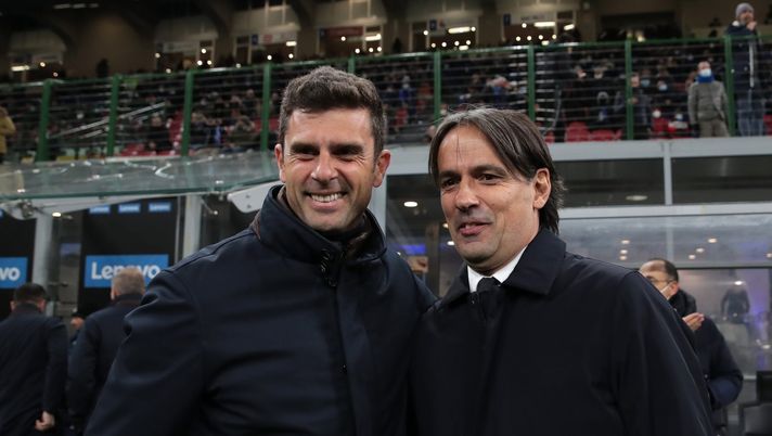 MILAN, ITALY - DECEMBER 01: (L-R) head coach of AC Spezia Thiago Motta hugs head coach of FC Internazionale Simone Inzaghi prior to the Serie A match between FC Internazionale v Spezia Calcio at Stadio Giuseppe Meazza on December 01, 2021 in Milan, Italy. (Photo by Emilio Andreoli - Inter/Inter via Getty Images) MILAN, ITALY - DECEMBER 01: (L-R) head coach of AC Spezia Thiago Motta hugs head coach of FC Internazionale Simone Inzaghi prior to the Serie A match between FC Internazionale v Spezia Calcio at Stadio Giuseppe Meazza on December 01, 2021 in Milan, Italy. (Photo by Emilio Andreoli - Inter/Inter via Getty Images)