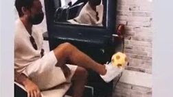 VIDEO Marchisio, show dal barbiere: gli arriva una palla e l’ex Juventus si diverte così
