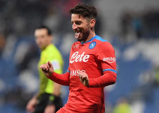 (Photo by SSC NAPOLI/SSC NAPOLI via Getty Images) Dall’altare alla polvere: l’azzurro si spegne, il Sassuolo pareggia. Nervi saldi e pedalare- immagine 2