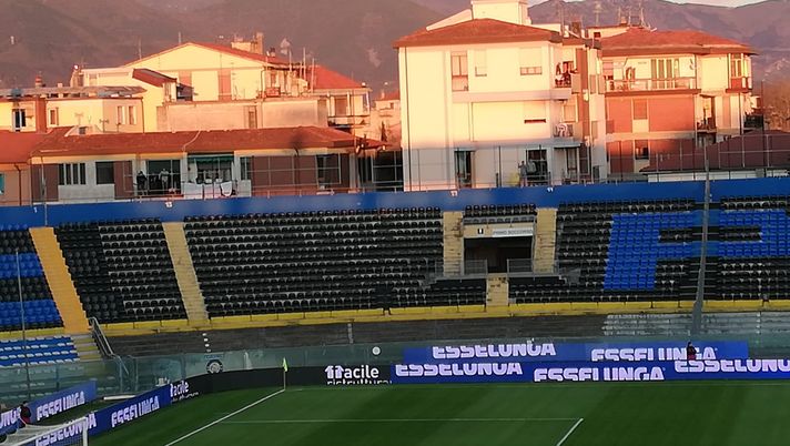 Se ci si organizza, il derby lo si si può vedere lo stesso, anche a porte chiuse... 