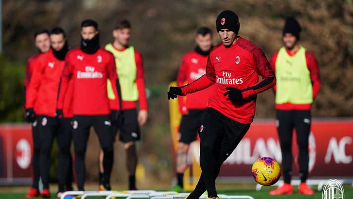 Lucas Biglia in allenamento con il Milan a Milanello (credits: acmilan.com) 