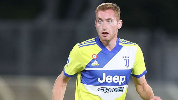 LA SPEZIA, ITALY - SEPTEMBER 22: Dejan Kulusevski of Juventus in action during the Serie A match between Spezia Calcio v Juventus at Stadio Alberto Picco on September 22, 2021 in La Spezia, Italy. (Photo by Gabriele Maltinti/Getty Images) Juve, non solo McKennie: torna anche Kulusevski. Dubbio Alex Sandro - immagine 1