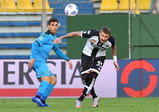 PARMA, ITALY - OCTOBER 25: Juraj Kucka of Parma Calcio in action during the Serie A match between Parma Calcio and Spezia Calcio at Stadio Ennio Tardini on October 25, 2020 in Parma, Italy. (Photo by Alessandro Sabattini/Getty Images) PARMA, ITALY - OCTOBER 25: Juraj Kucka of Parma Calcio in action during the Serie A match between Parma Calcio and Spezia Calcio at Stadio Ennio Tardini on October 25, 2020 in Parma, Italy. (Photo by Alessandro Sabattini/Getty Images)