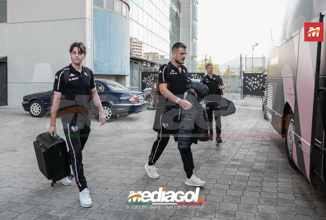 FOTO Palermo, i rosanero verso Manchester: la partenza dal “Renzo Barbera” (Gallery) - immagine 26