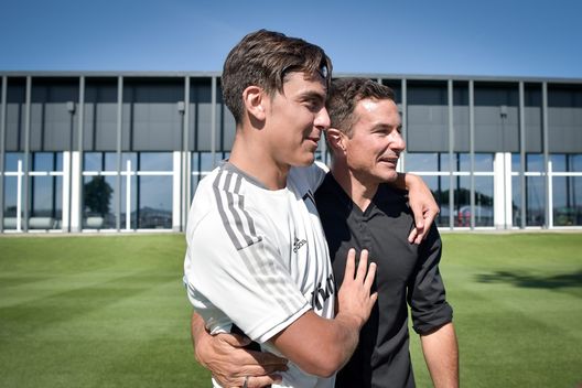 Paulo Dybala e Simone Padoin Ufficiale: Padoin entra nello staff di Allegri- immagine 2