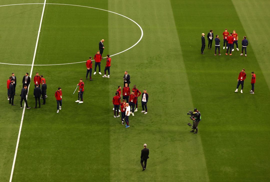 La Roma sul prato della Puskas Arena. Domani la finale – FOTO GALLERY - immagine 30