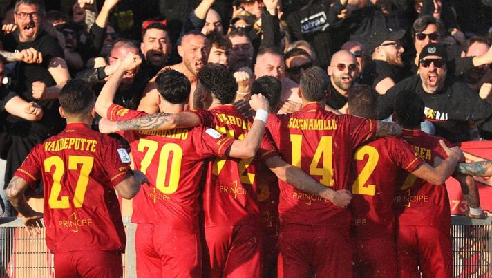 Cosenza-Catanzaro, il derby è la fotocopia dell’andata: in gol Iemmello e Biasci - immagine 1