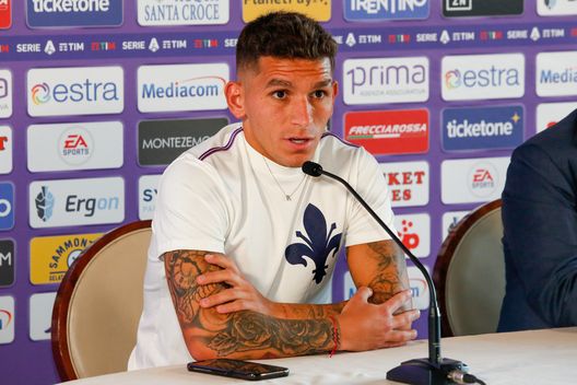 GERMOGLI PH: 2 SETTEMBRE 2021 FIRENZE HOTEL BAGLIONI PRESENTAZIONE GIOCATORE DELLA FIORENTINA LUCAS TORREIRA NELLA FOTO GERMOGLI PH: 2 SETTEMBRE 2021 FIRENZE HOTEL BAGLIONI PRESENTAZIONE GIOCATORE DELLA FIORENTINA LUCAS TORREIRA NELLA FOTO