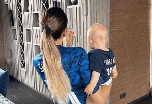 Euro2020, Skriniar in campo contro la Polonia: Barbora fa il tifo da casa Euro2020, Skriniar in campo contro la Polonia: Barbora fa il tifo da casa