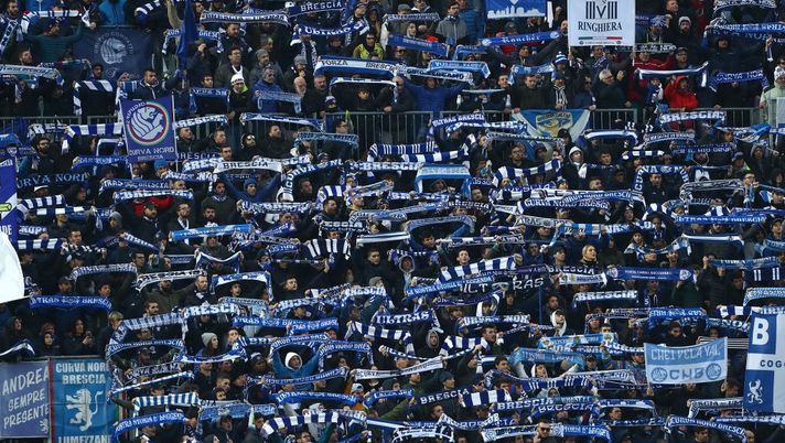 BRESCIA, ITALY - NOVEMBER 30: General view of Brescia Calcio fans cheering with scarfs during the Serie A match between Brescia Calcio and Atalanta BC at Stadio Mario Rigamonti on November 30, 2019 in Brescia, Italy. (Photo by Marco Luzzani/Getty Images) BRESCIA, ITALY - NOVEMBER 30: General view of Brescia Calcio fans cheering with scarfs during the Serie A match between Brescia Calcio and Atalanta BC at Stadio Mario Rigamonti on November 30, 2019 in Brescia, Italy. (Photo by Marco Luzzani/Getty Images)