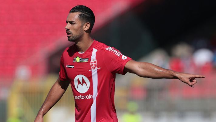MONZA, ITALY - SEPTEMBER 18: Pablo Mari of AC Monza gestures during the Serie A match between AC Monza and Juventus at Stadio Brianteo on September 18, 2022 in Monza, Italy. (Photo by Emilio Andreoli/Getty Images) Monza, Marì dimesso dall’ospedale: dovrà osservare un periodo di riposo - immagine 1