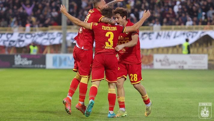 Il momento magico del Catanzaro, polverizzati 500 biglietti in tre ore - immagine 1